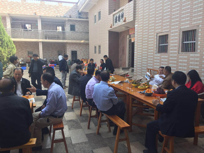 在德祥公墓竣工庆典前夕之际,广东省赖氏宗亲会赖松谷会长,赖勇总顾问