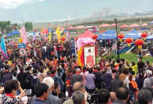 浙江宁波奉化区栖凤村沈氏举行园谱庆典