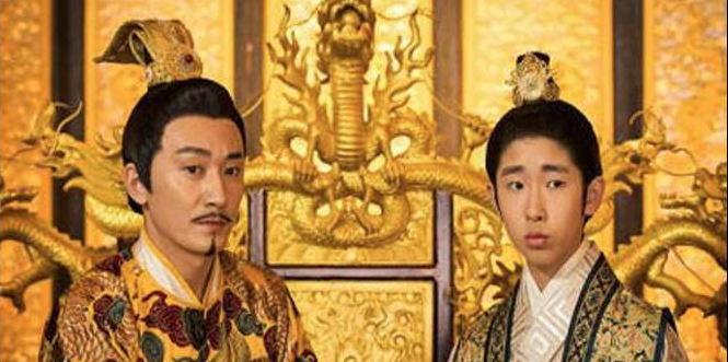 皇帝念及叔侄情分饶他一命，此人却不知好歹，最后被活活烤死