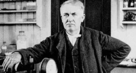 盘点被曲解的9大历史事实，牛顿万有引力和苹果无关，你被骗了吗？