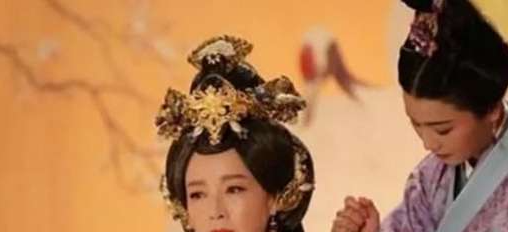 世所罕见的皇太后向皇后下跪求情，还被活活饿死