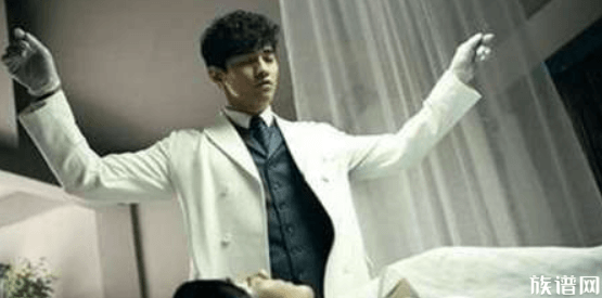 人死后要用白布盖脸，亲人要为死者守灵三天以上的依据在哪里？