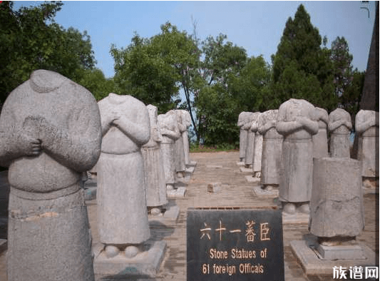 这是最霸气的帝王陵墓，墓前的守墓人雕像都是他国的领袖