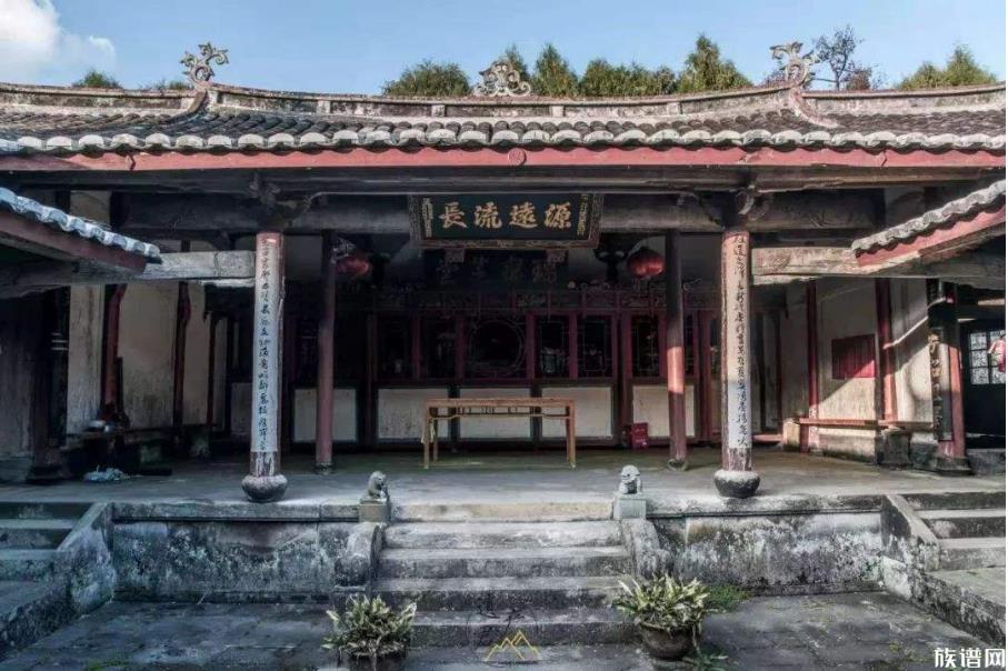 祠堂的牌坊上一般会雕刻什么图案?其寓意是什么?