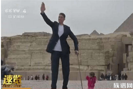 大千世界无奇不有，世界最高男子和最矮女子相遇