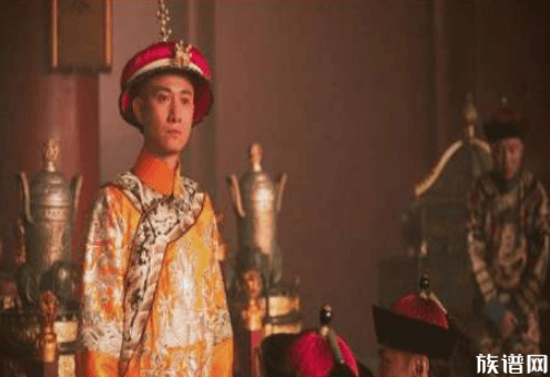 乾隆指定一文盲当科举考试主考官，他根据试卷上的圈圈数来定状元