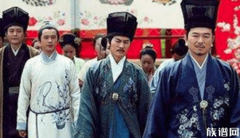 这块碑文只有四句话，大臣路过须下马参拜，皇帝路过要行礼