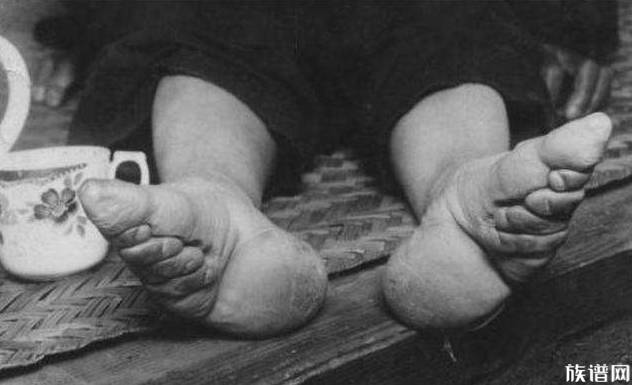 女孩觉得父母偏心弟弟起争执后报警,“重男轻女”思想是从什么时候开始的?