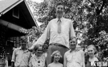 历史上最的高人，罗伯特·潘兴·瓦德罗，他有多高？