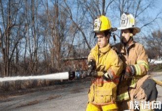 世界最矮的消防队员文思•布拉斯科，身高仅只有127公分高