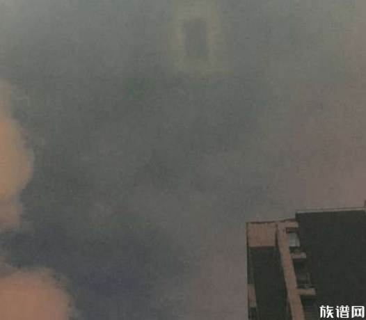 济南上空惊现规则的发光四边形,网友:UFO?