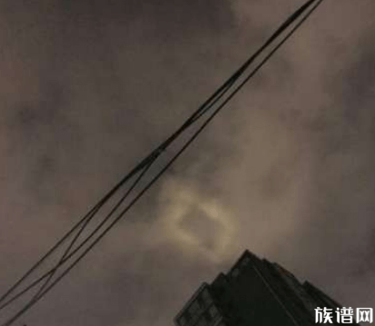 济南上空惊现规则的发光四边形,网友:UFO?
