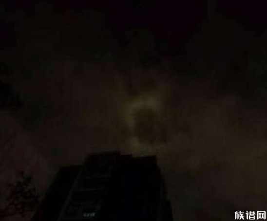济南上空惊现规则的发光四边形,网友:UFO?