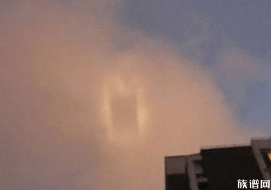 济南上空惊现规则的发光四边形,网友:UFO?