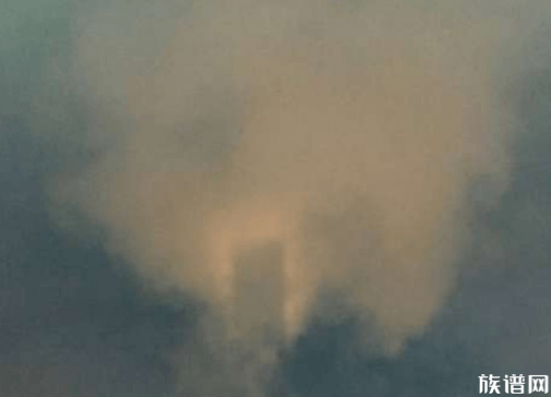 济南上空惊现规则的发光四边形,网友:UFO?