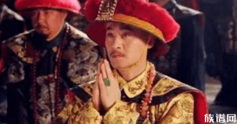 皇帝竟成乞丐帮主,满朝大臣为何朝服上打满补丁?