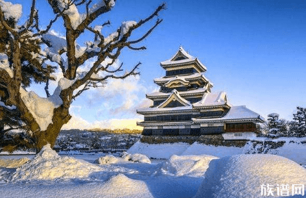 世界上最美的冰雪城堡，凭藉迷人的风景和雄伟的城堡