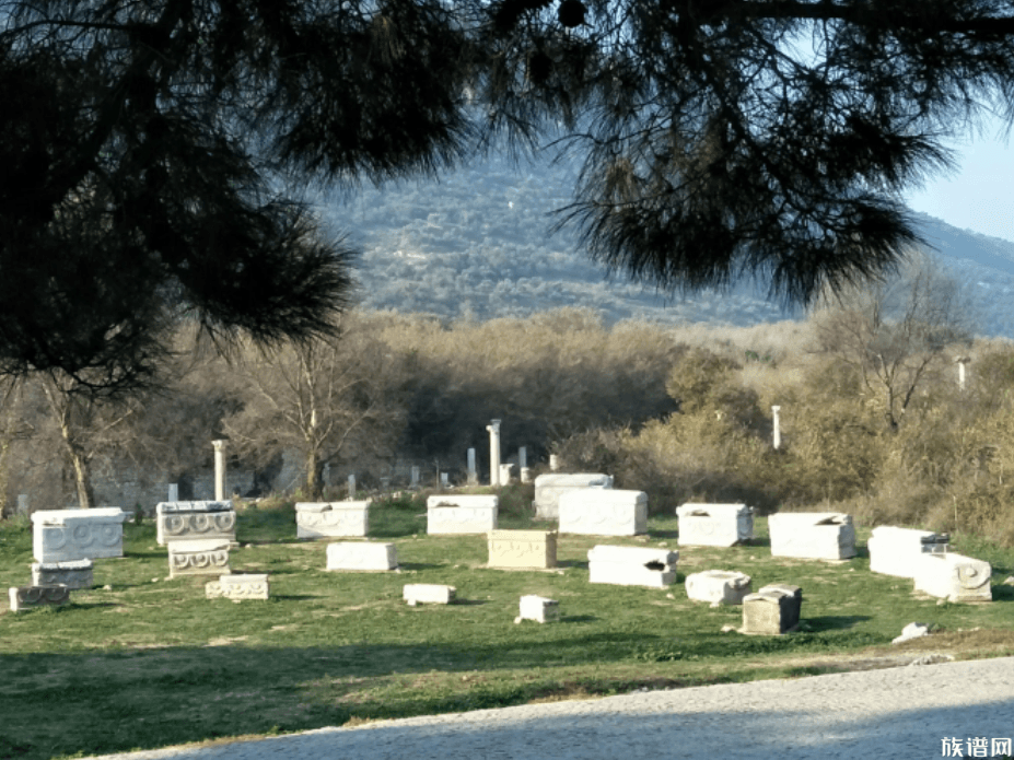 堂兄弟为一夜暴富挖自家祖坟,古人对祖坟是什么态度?