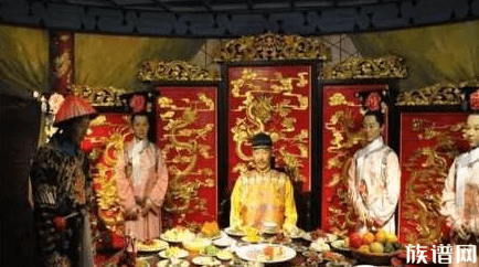 清朝皇帝是怎么吃饭的?与我们平常百姓有啥区别吗？