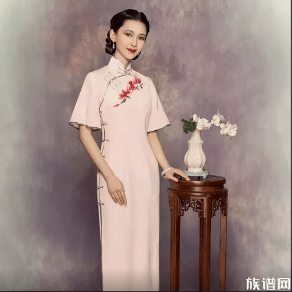 爸爸花钱雇儿子穿旗袍给女儿加油，中国旗袍经历了怎样的发展？