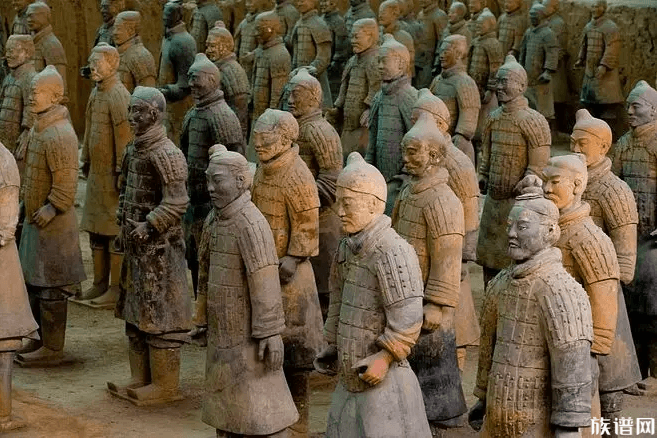 男子查古籍找到古墓群后盗墓,古代墓葬有哪些随葬品?