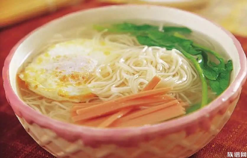 女子庆生途中遇车祸就地吹蜡烛，古人生日吃什么？