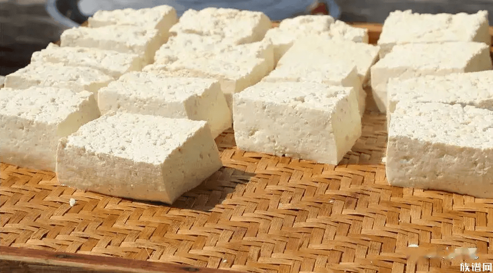 男子用羽毛球拍瞬间切好豆腐,古人将豆腐做出了哪些花样儿?