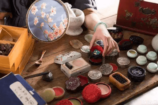 丈夫转1万生活费妻子花5千办美容卡,古代有没有美容院?