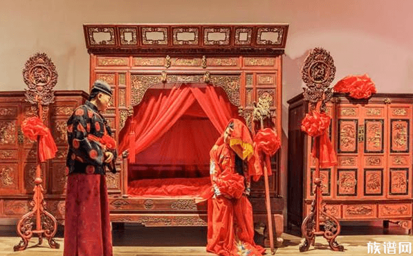 情侣拍照时戒指不慎掉入洱海,古人已婚有哪些明显标志?