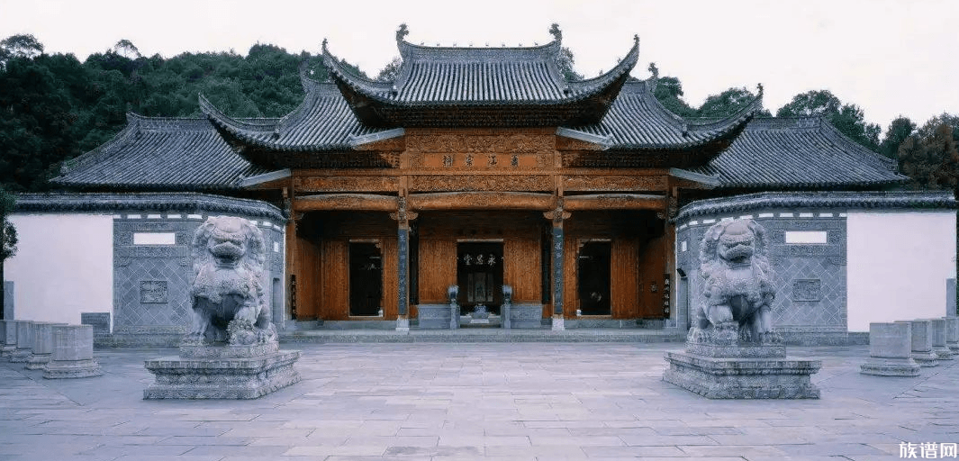 在祠堂内供奉祖先牌位有哪些讲究？应该遵循怎样的传统？