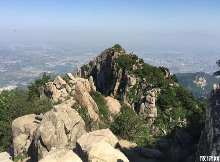 女孩从垃圾桶捡3根登山杖爬泰山，历史上有哪些诗人爬过泰山？