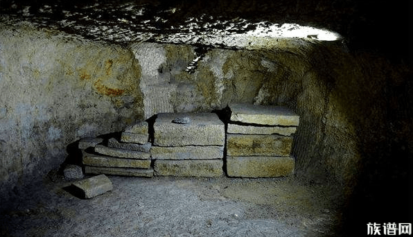 老人墓中藏13万现金 全部霉变，古代的钱都存在哪些地方？