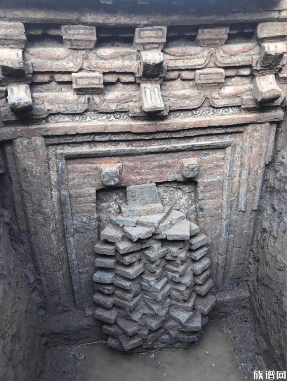 古代皇帝下葬完成封闭地宫后，最后一个工匠如何出来？
