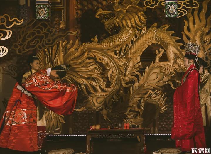 新娘婚礼当天穿上奥特曼服装,历朝历代的婚服是怎样的?