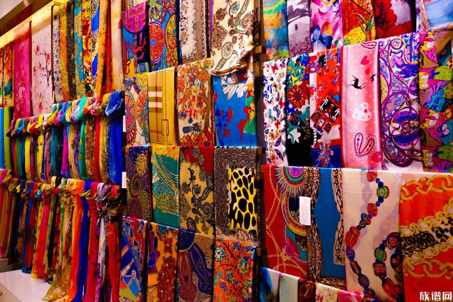 丝绸是中国古代的一项重要文化遗产,被称为"中国的礼物"