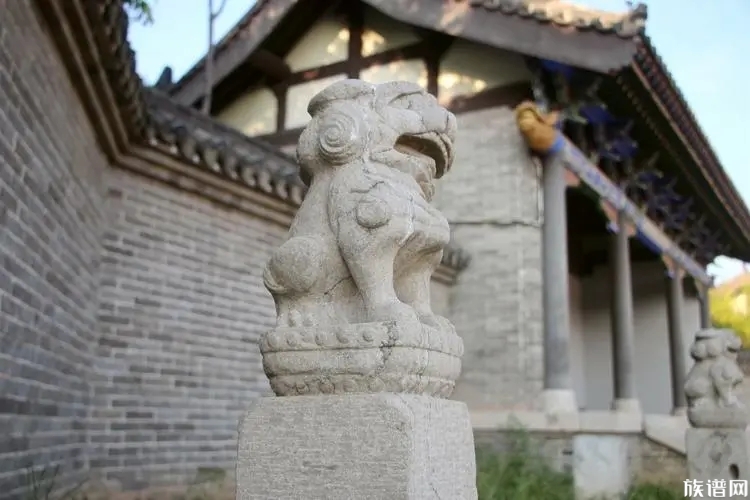 男子抠下派出所石狮子嘴里石球,那么在古代衙门门口的石狮子有什么意义吗?