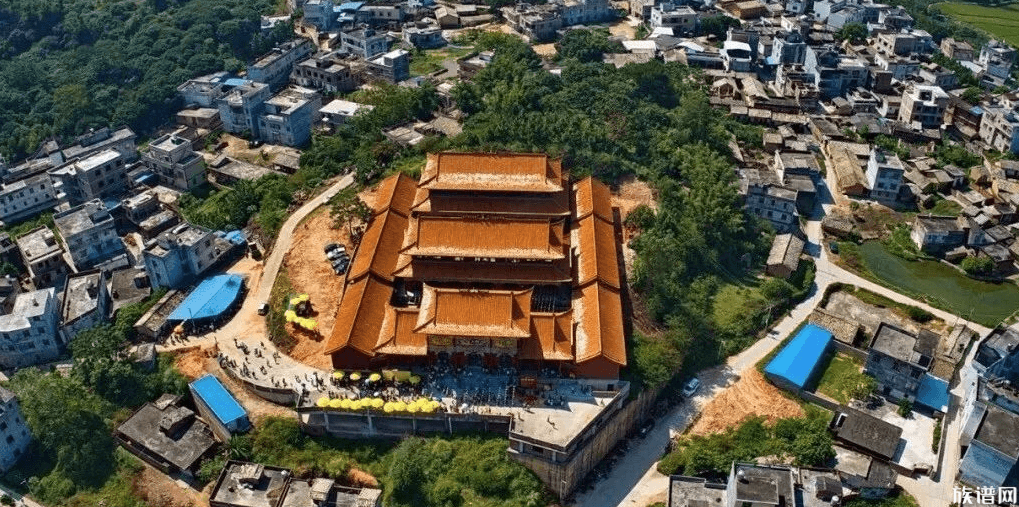 每年10月2日(国庆次日)都是灵山黄氏大宗祠年度大祭:传承家族文化的盛会