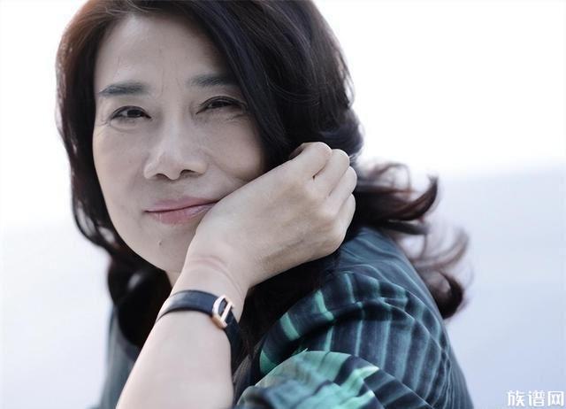 大公无私,格力董明珠被亲哥哥踢出族谱!