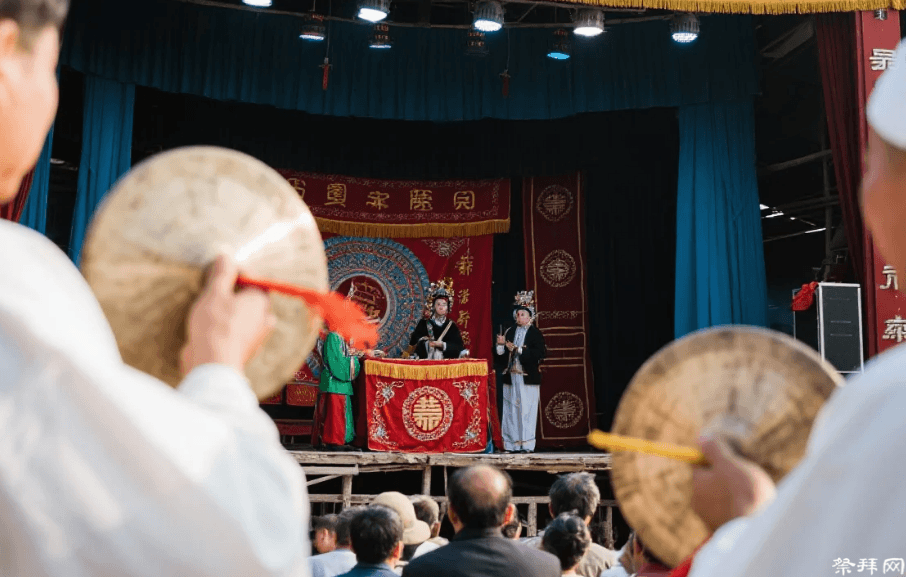 农村红白事：戏台锣鼓响，流水席飘香，藏着多少乡土人情？