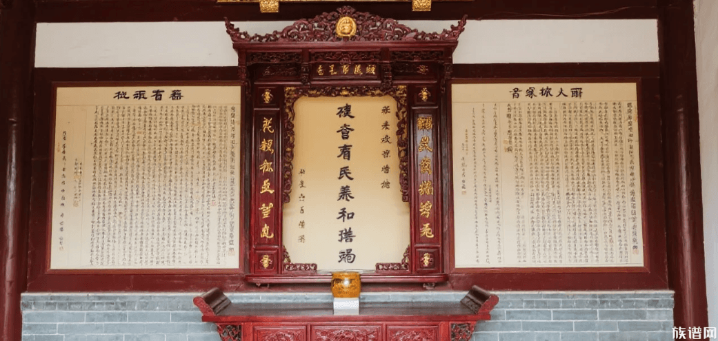 祠堂里的族谱：为何要锁在神龛里，还得专人看管？