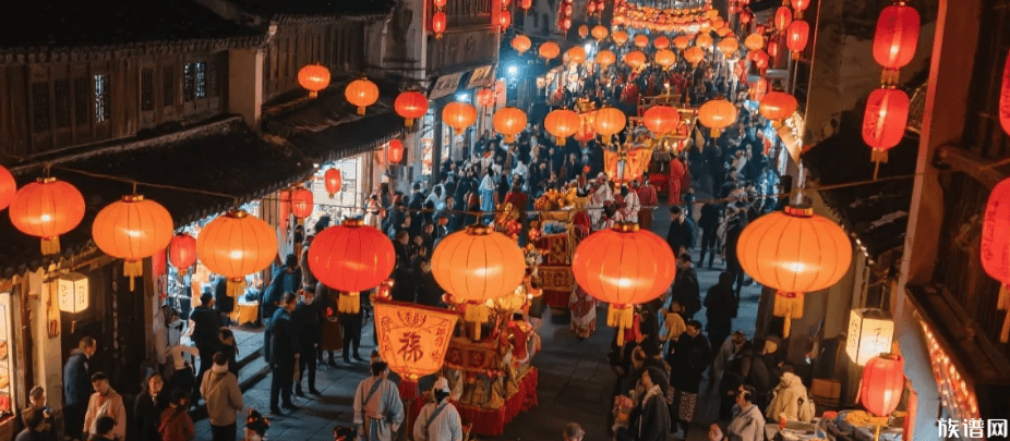 渔灯映海街衢暖,石浦巡游年味浓