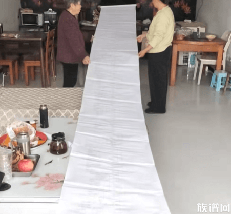 河南商丘王守杰耗时两月绘制12 米手绘家谱火了！