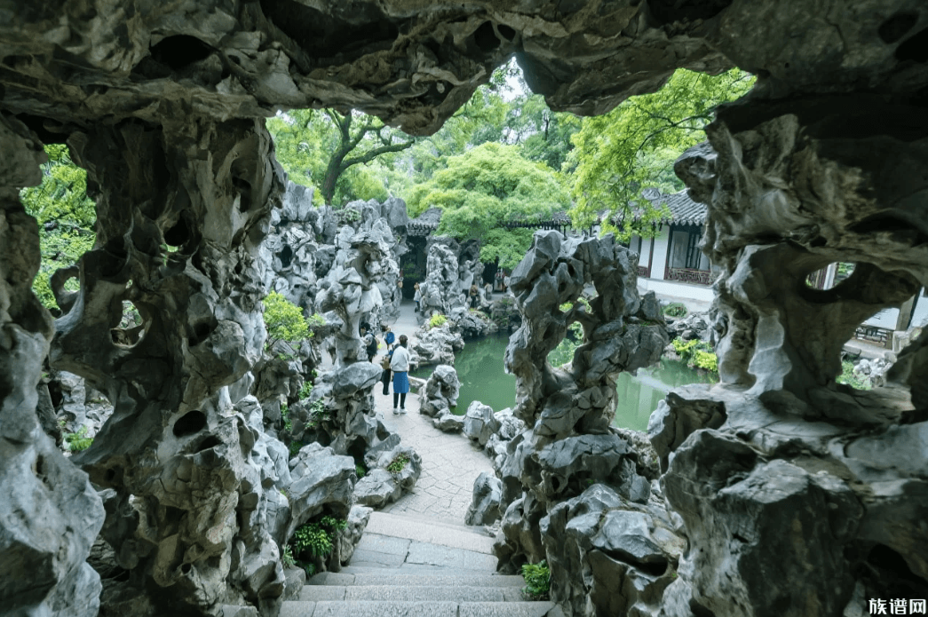 苏州园林造景秘钥：窗为画框山作屏，中式造园的视线美学