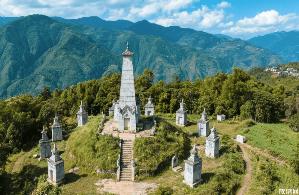 彝族“撮泰吉”与“向天坟”:贵州傩戏、凉山怪坟,彝族的生死信仰