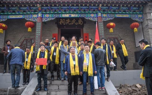 参观尚氏祠堂尚氏宗亲在新乡市西牧村举行寻根祭拜活动