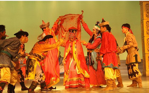 中国古今婚服演变史，不只有西方婚纱和凤冠霞披