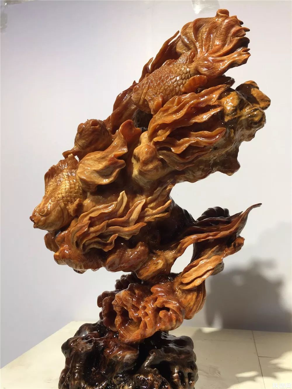 曲氏骄傲曲学英被评为省级工艺美术大师传承非遗曲氏木雕