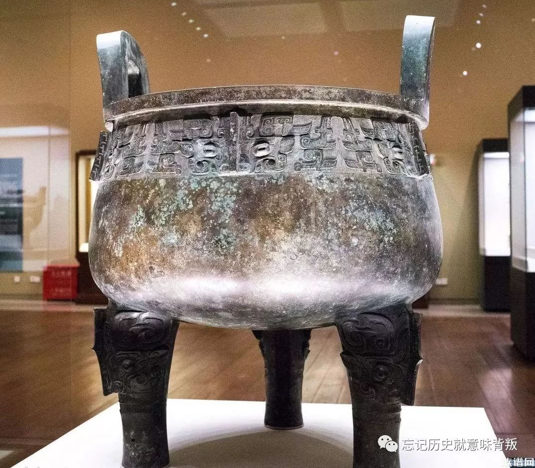 其实除了这件国宝级文物之物,国博还藏有很多古代青铜鼎,大盂鼎便是