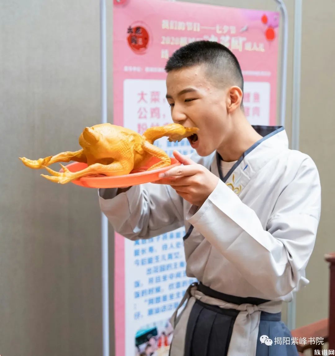 首先,孩子在"出花园"时有拜"公婆母"的仪式,传说