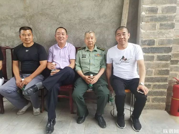 宗亲代表,桑子云会长,桑茂华,桑俊一行左一桑玉忠(聊城宗亲联谊会,桑